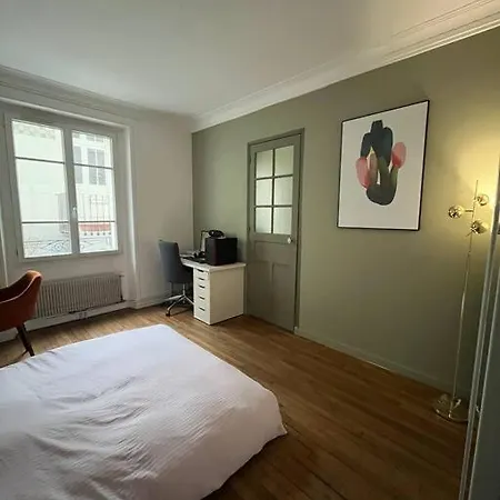 Calm In Great Location Apartment Paris