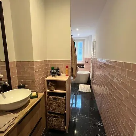 Calm In Great Location Apartment