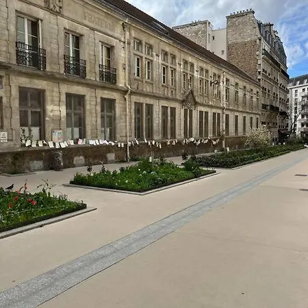 Calm In Great Location Parigi
